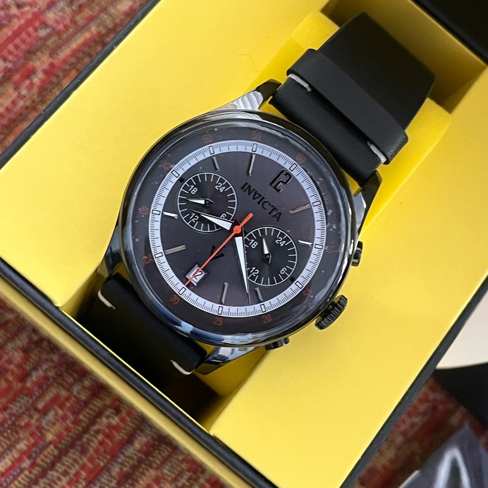NOS Invicta Gents Wristwatch - Picture 2 of 8